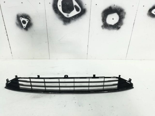 bontott FORD FIESTA VIII Első Lökhárító Alsó Középső Díszrács