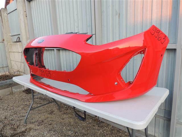 bontott FORD FIESTA VIII Első Lökhárító (Részeivel)