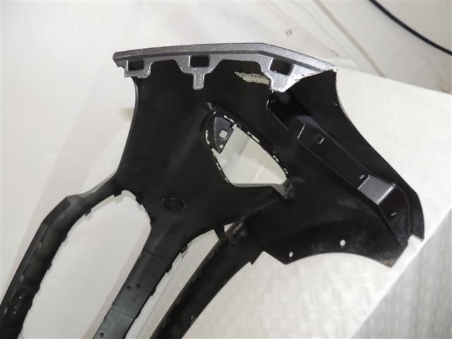 bontott FORD FIESTA VIII Első Lökhárító (Részeivel)