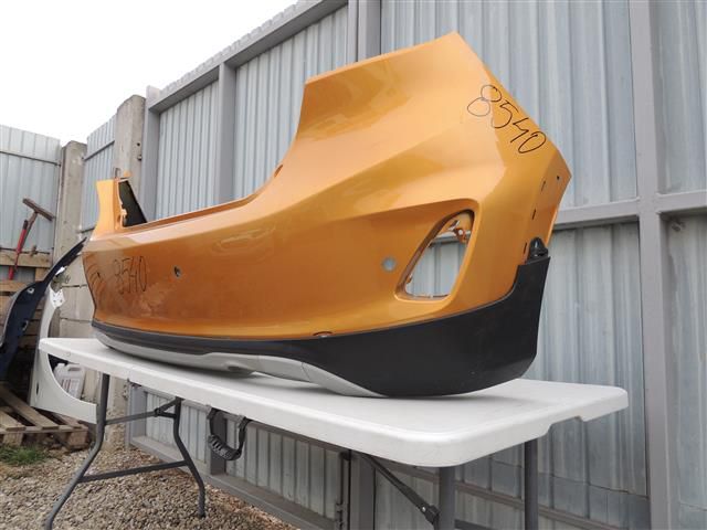 bontott FORD FIESTA VIII Hátsó Lökhárító (Részeivel)