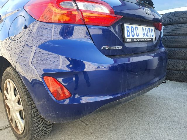 bontott FORD FIESTA VIII Hátsó Lökhárító (Részeivel)