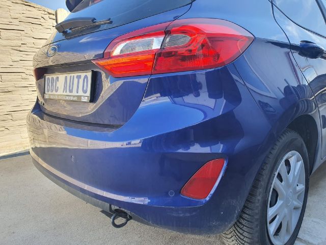 bontott FORD FIESTA VIII Hátsó Lökhárító (Részeivel)