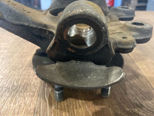 bontott FORD FOCUS C-MAX I Bal első Csonkállvány Kerékaggyal