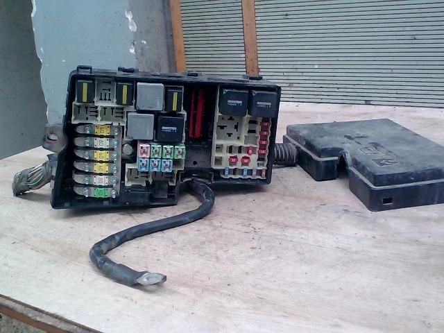 bontott FORD FOCUS C-MAX I Biztosítéktábla Motortér