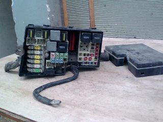 bontott FORD FOCUS C-MAX I Biztosítéktábla Motortér