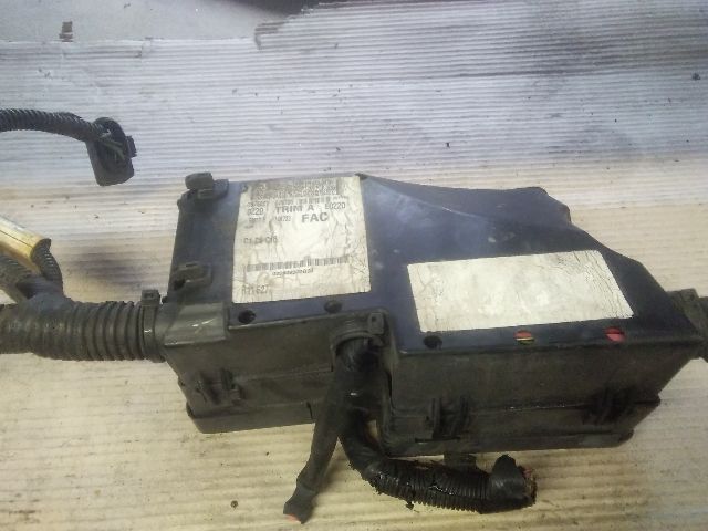 bontott FORD FOCUS C-MAX I Biztosítéktábla Motortér