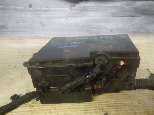 bontott FORD FOCUS C-MAX I Biztosítéktábla Motortér