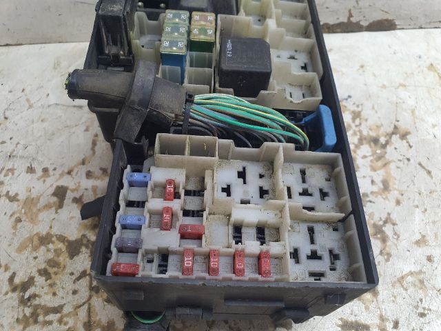 bontott FORD FOCUS C-MAX I Biztosítéktábla Motortér