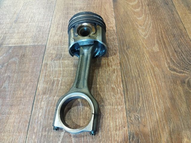 bontott FORD FOCUS C-MAX I Dugattyú és Hajtókar