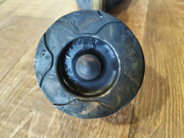 bontott FORD FOCUS C-MAX I Dugattyú és Hajtókar