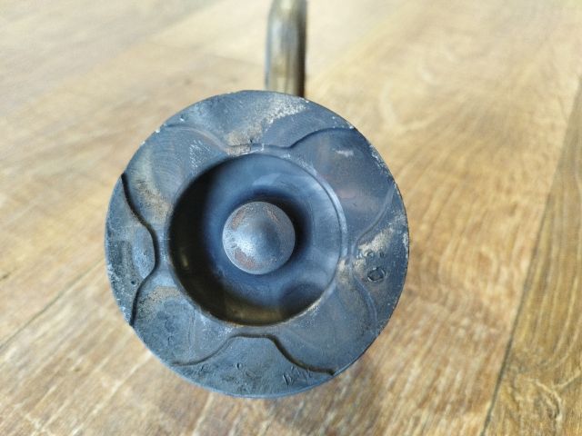 bontott FORD FOCUS C-MAX I Dugattyú és Hajtókar