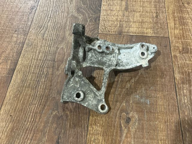 bontott FORD FOCUS C-MAX I Generátor Tartó Bak