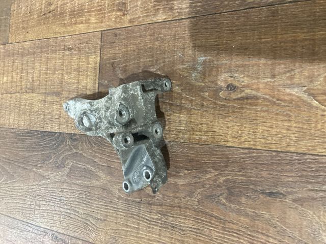 bontott FORD FOCUS C-MAX I Generátor Tartó Bak