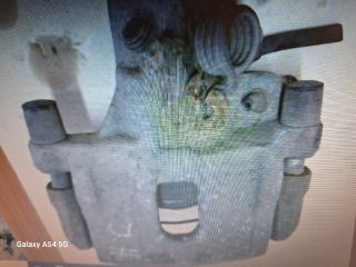 bontott FORD FOCUS C-MAX I Bal hátsó Féknyereg Munkahengerrel