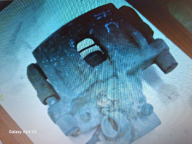 bontott FORD FOCUS C-MAX I Bal hátsó Féknyereg Munkahengerrel