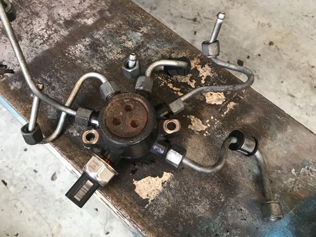 bontott FORD FOCUS C-MAX I Közösnyomócső