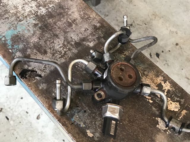 bontott FORD FOCUS C-MAX I Közösnyomócső