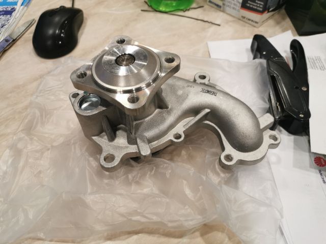 bontott FORD FOCUS C-MAX I Vízpumpa