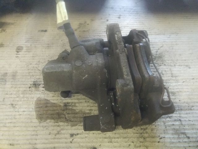 bontott FORD FOCUS C-MAX I Bal hátsó Féknyereg Munkahengerrel