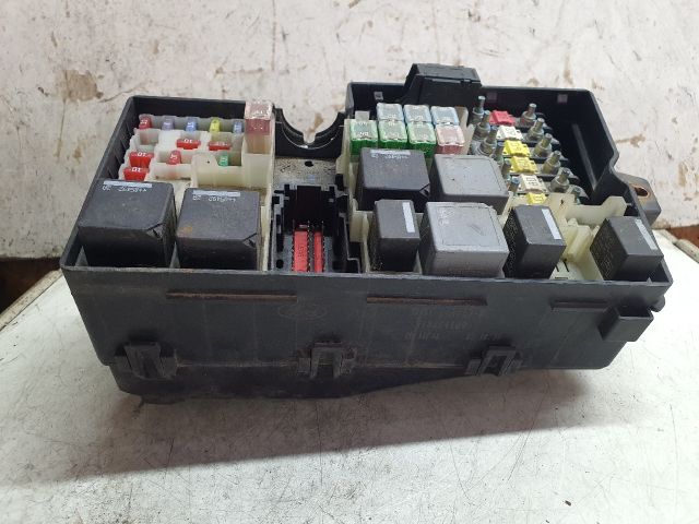 bontott FORD FOCUS C-MAX I Biztosítéktábla Motortér