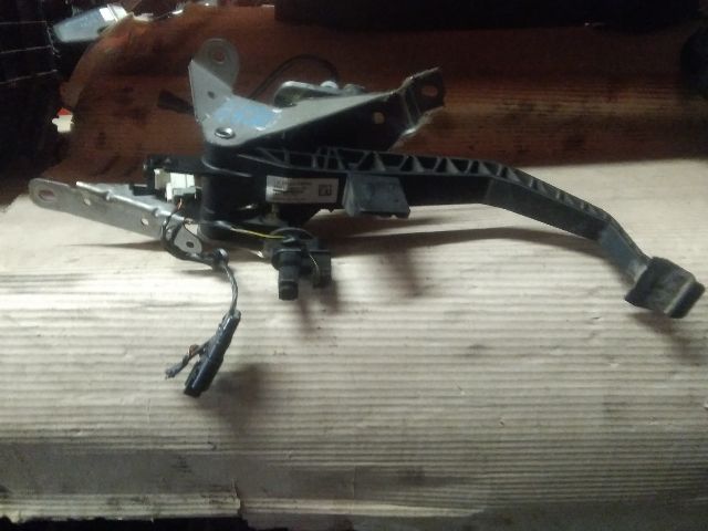 bontott FORD FOCUS C-MAX I Kuplung Pedál