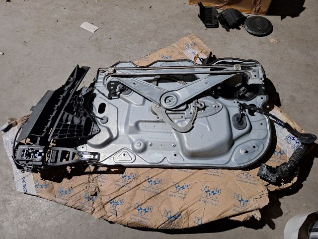 bontott FORD FOCUS C-MAX I Bal első Ablakemelő Szerkezet (Elektromos)