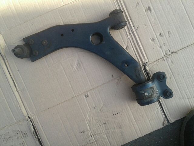 bontott FORD FOCUS C-MAX I Bal első Alsó Első Lengőkar