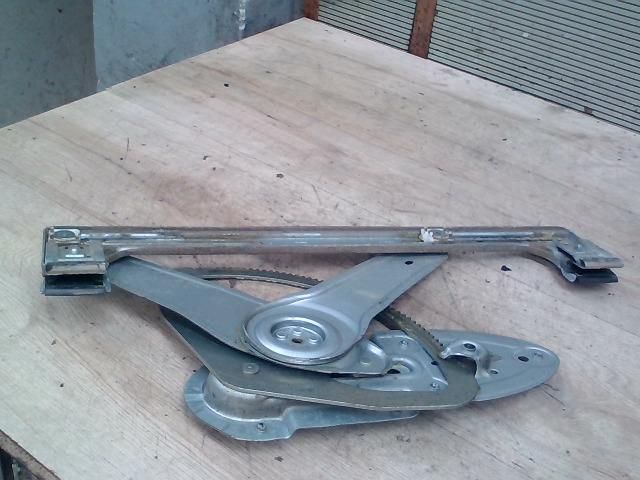 bontott FORD FOCUS C-MAX I Bal hátsó Ablakemelő Szerkezet (Elektromos)