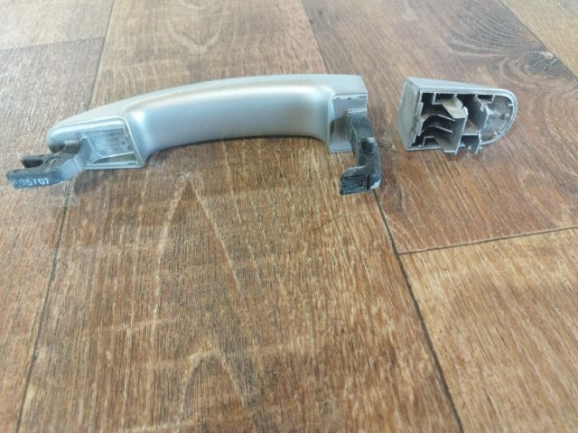 bontott FORD FOCUS C-MAX I Bal hátsó Külső Kilincs