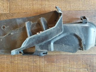 bontott FORD FOCUS C-MAX I Bal Sárvédő Csavar Burkolat