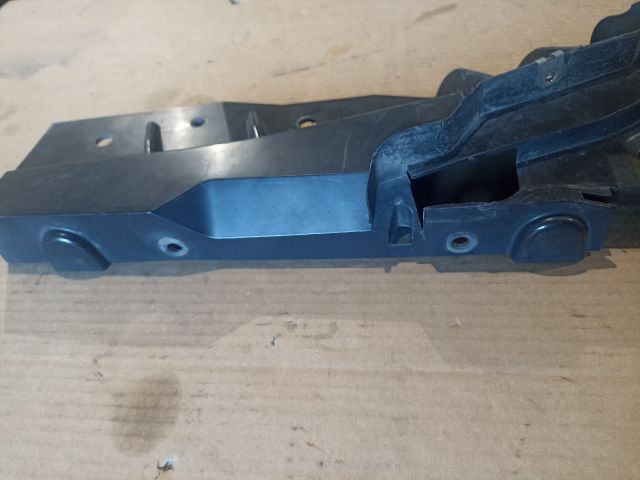 bontott FORD FOCUS C-MAX I Bal Sárvédő Csavar Burkolat