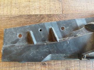 bontott FORD FOCUS C-MAX I Bal Sárvédő Csavar Burkolat