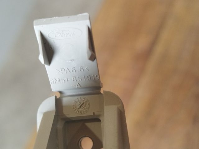 bontott FORD FOCUS C-MAX I Bal Szemüvegtartó