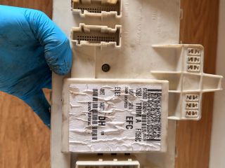 bontott FORD FOCUS C-MAX I Biztosítéktábla Csomagtér