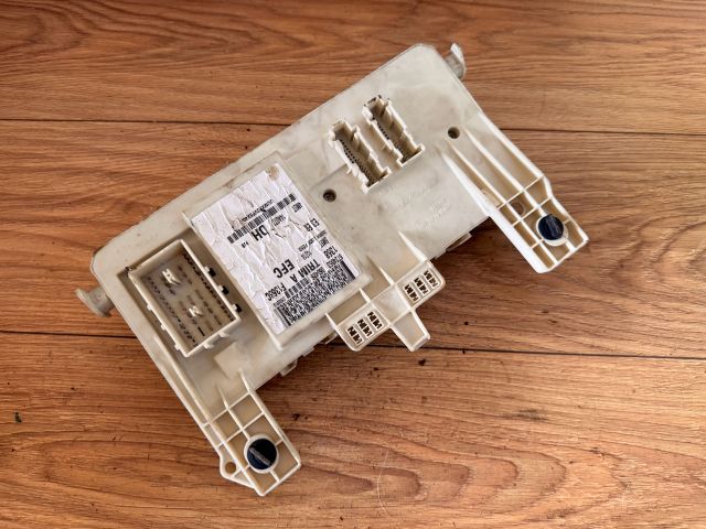 bontott FORD FOCUS C-MAX I Biztosítéktábla Csomagtér