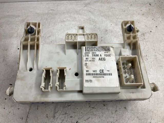 bontott FORD FOCUS C-MAX I Biztosítéktábla Doboz