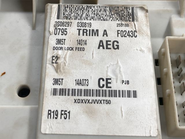 bontott FORD FOCUS C-MAX I Biztosítéktábla Doboz