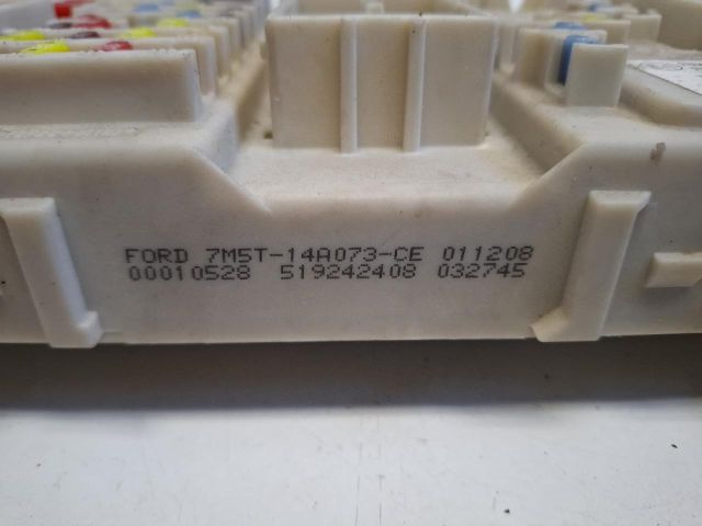 bontott FORD FOCUS C-MAX I Biztosítéktábla Utastér