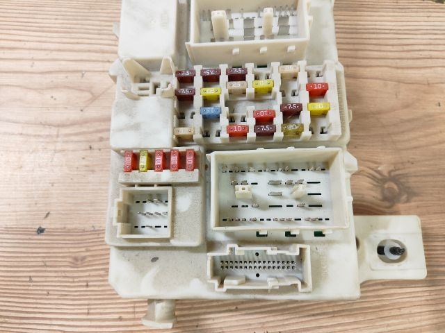 bontott FORD FOCUS C-MAX I Biztosítéktábla Utastér