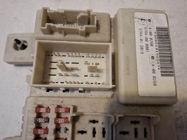 bontott FORD FOCUS C-MAX I Biztosítéktábla Utastér