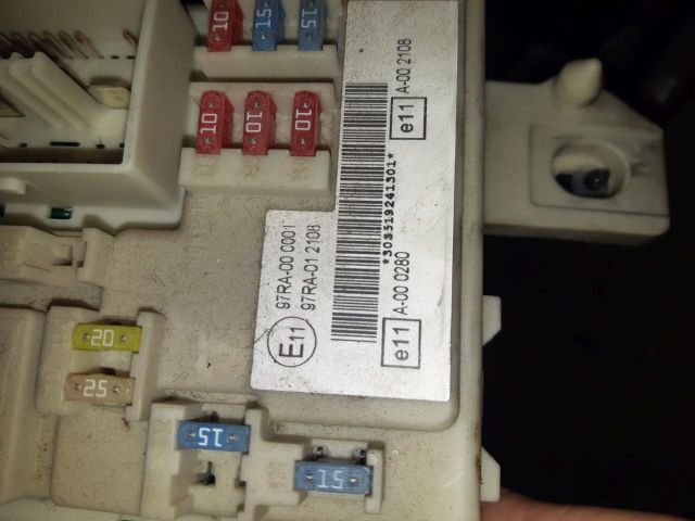 bontott FORD FOCUS C-MAX I Biztosítéktábla Utastér