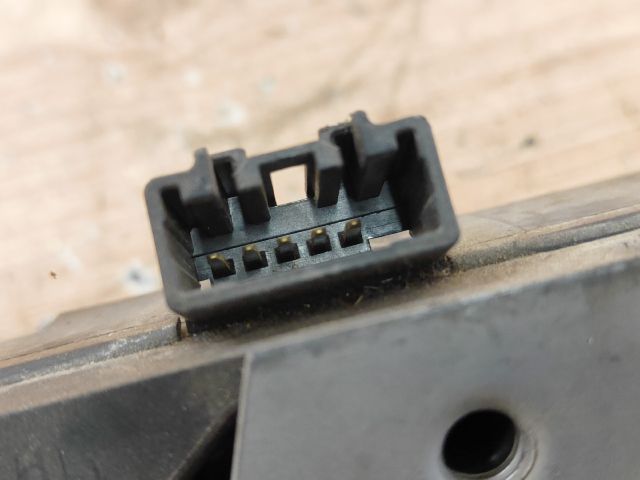 bontott FORD FOCUS C-MAX I Csomagtérajtó Zárszerkezet