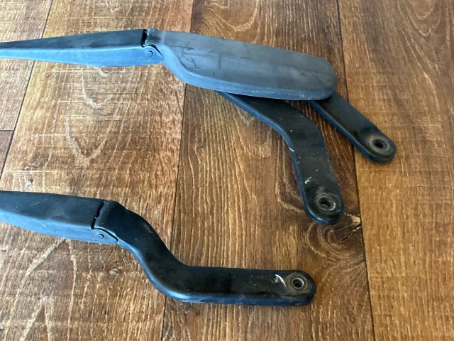 bontott FORD FOCUS C-MAX I Első Ablaktörlő Kar