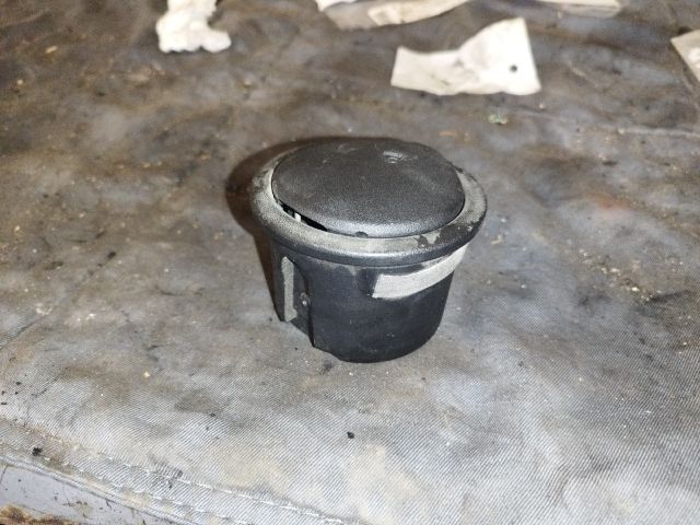 bontott FORD FOCUS C-MAX I Első Hamutartó