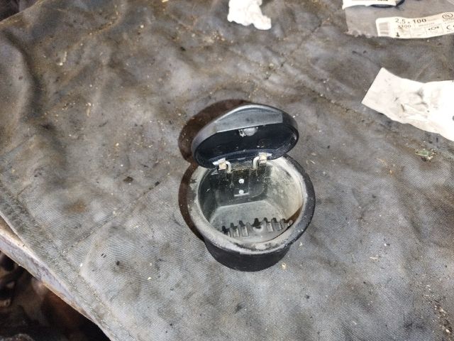 bontott FORD FOCUS C-MAX I Első Hamutartó