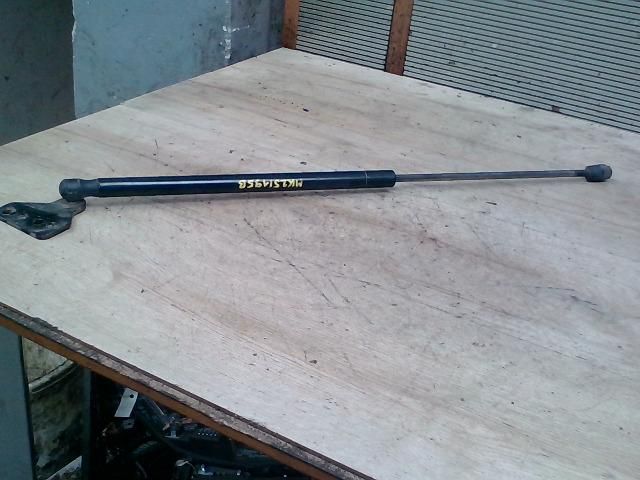 bontott FORD FOCUS C-MAX I Gázrugós Kitámasztó Teleszkóp Csomagtérajtó Bal