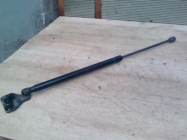 bontott FORD FOCUS C-MAX I Gázrugós Kitámasztó Teleszkóp Csomagtérajtó Jobb