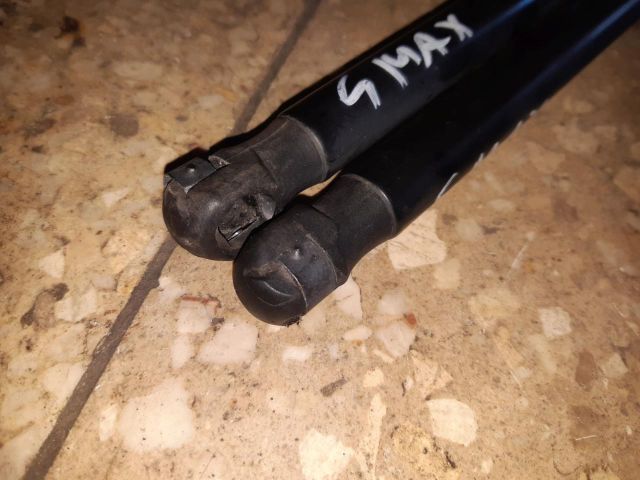 bontott FORD FOCUS C-MAX I Gázrugós Kitámasztó Teleszkóp Pár Csomagtérajtó