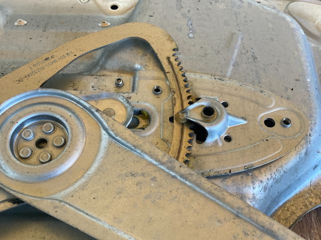 bontott FORD FOCUS C-MAX I Jobb első Ablakemelő Szerkezet (Elektromos)