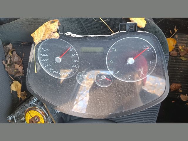 bontott FORD FOCUS C-MAX I Jobb első Dobbetét (Kerékjárati, Műanyag)